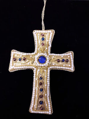 CRUZ BORDADA ORO
