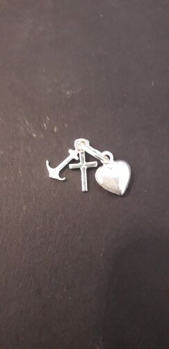 COLGANTE PLATA TRES VIRTUDES
